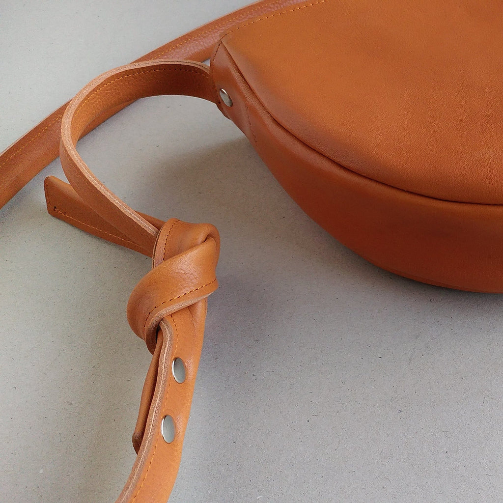 annatreurniet.nl Handbags Jannie orange round shoulder bag