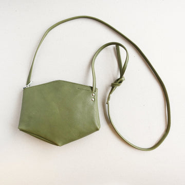 annatreurniet.nl Bags Brunie olive green eco leather shoulder bag